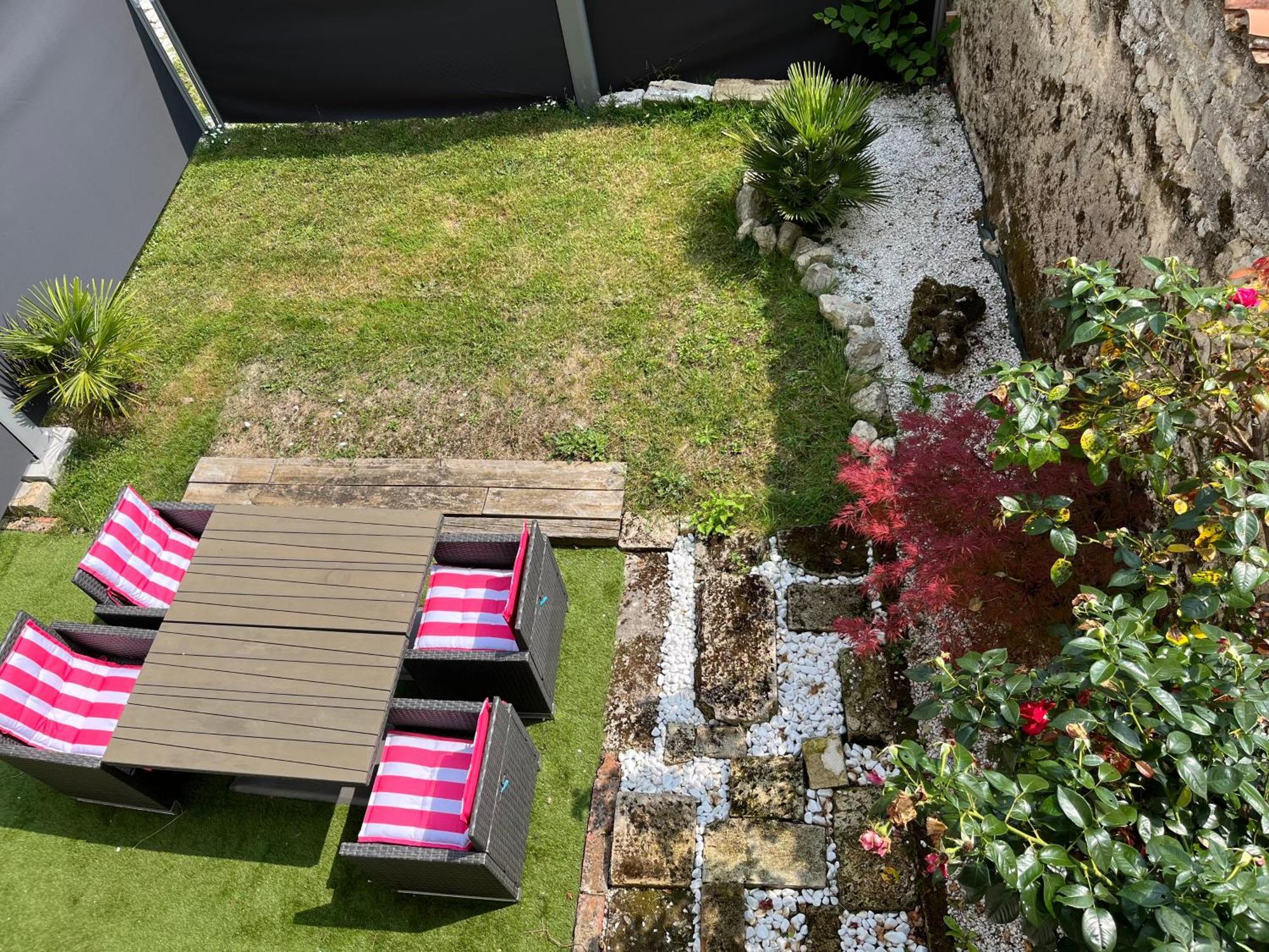 Charmante Charentaise Saint-Jean-dʼAngély Buitenkant foto